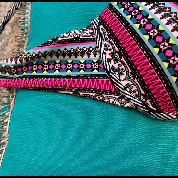 Like NEW bikini top size 34 C pink/white - Picture 7 of 11